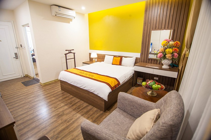 Phòng ngủ sạch sẽ, view đẹp tại khách sạn Thiên Phú Lạng Sơn, mang đến sự thoải mái cho kỳ nghỉ